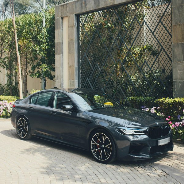 How to Effectively Reduce Brake Dust on a BMW M5 with Ceramic Composite Brakes?